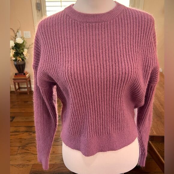 Elodie Women Size M Cropped Crewneck Pullover fuzzy  Sweater Powdered purple - Picture 1 of 5